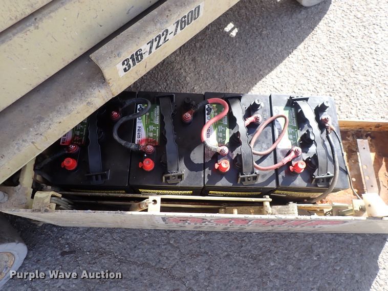 image for item DN2482 2000 JLG 2646-E2  forklift