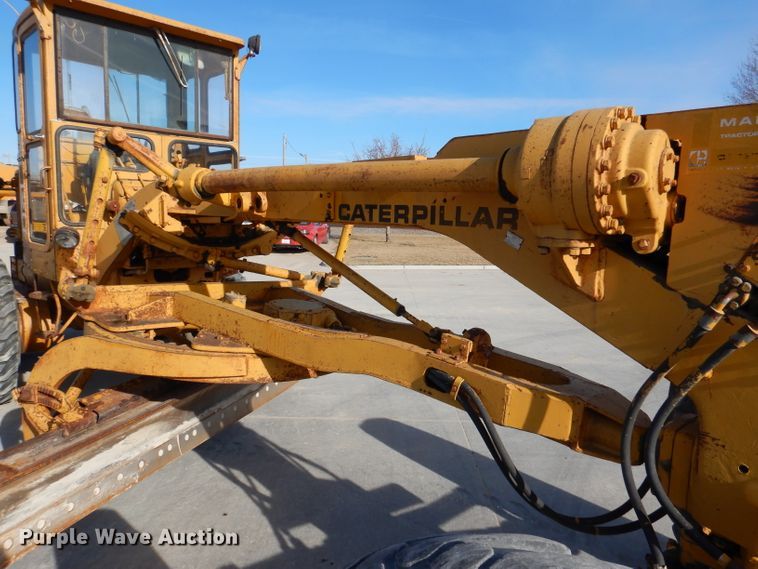 image for item DN5465 1969 Caterpillar 12F  rigid frame motor grader