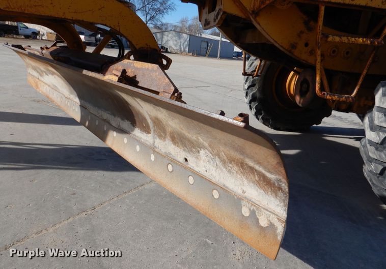 image for item DN5465 1969 Caterpillar 12F  rigid frame motor grader