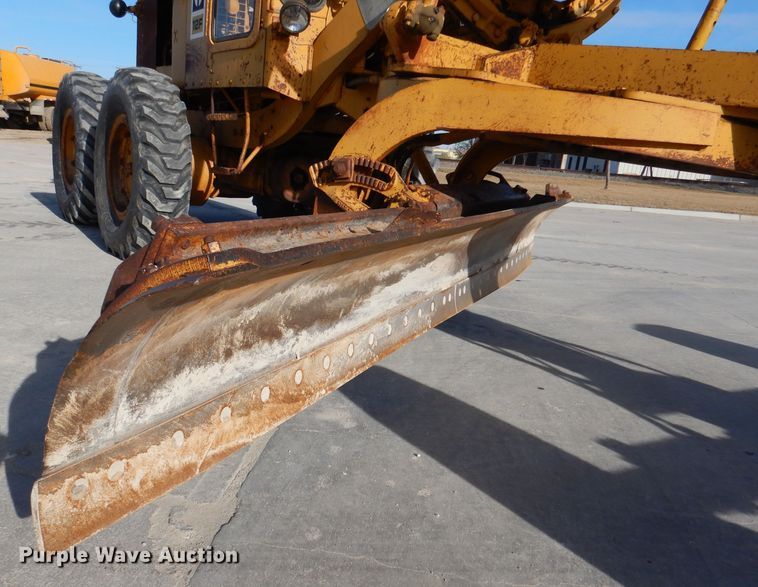 image for item DN5465 1969 Caterpillar 12F  rigid frame motor grader