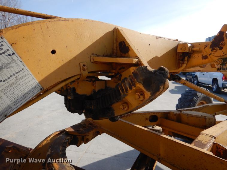 image for item DN5465 1969 Caterpillar 12F  rigid frame motor grader