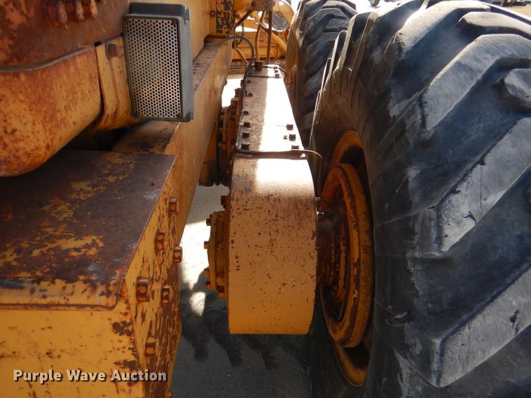 image for item DN5465 1969 Caterpillar 12F  rigid frame motor grader