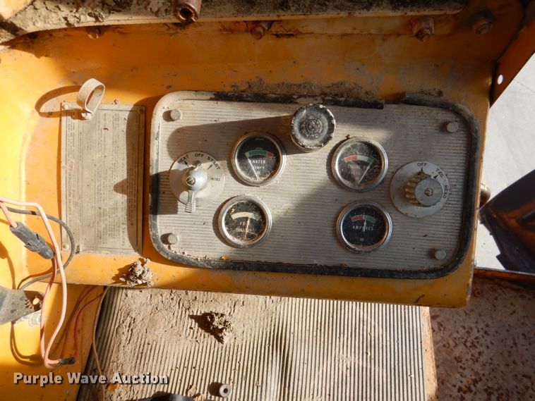 image for item DN5465 1969 Caterpillar 12F  rigid frame motor grader