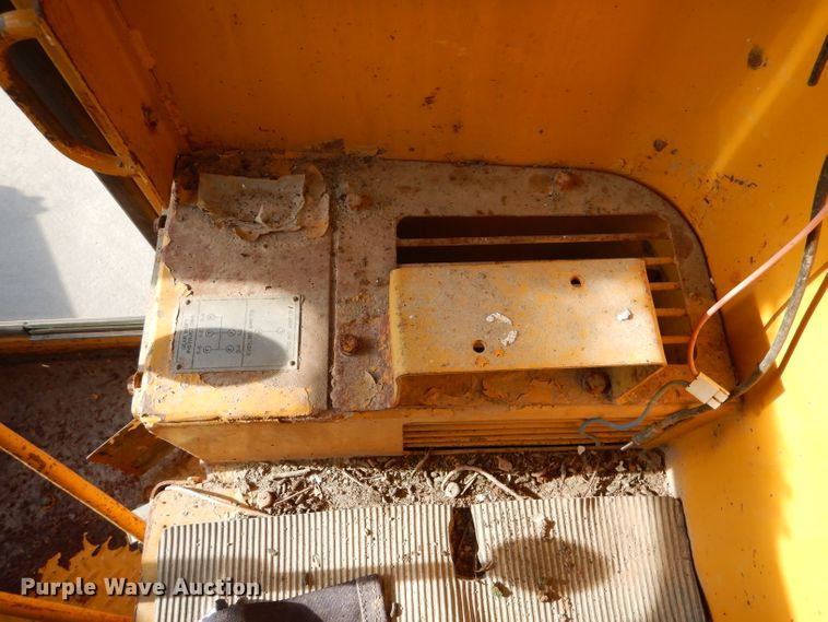 image for item DN5465 1969 Caterpillar 12F  rigid frame motor grader