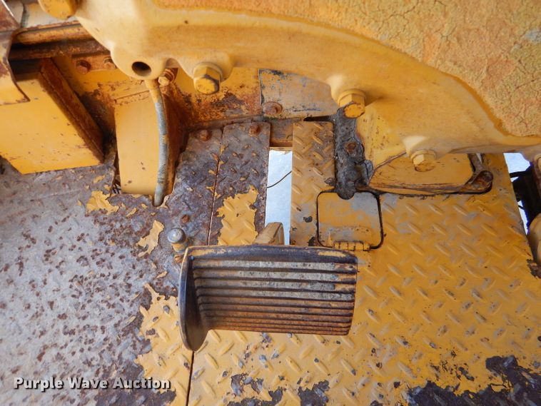 image for item DN5465 1969 Caterpillar 12F  rigid frame motor grader