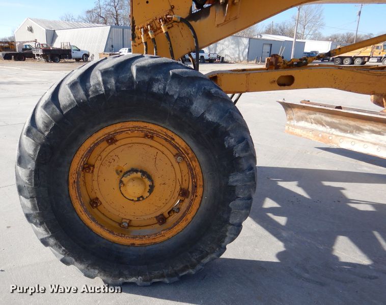 image for item DN5465 1969 Caterpillar 12F  rigid frame motor grader