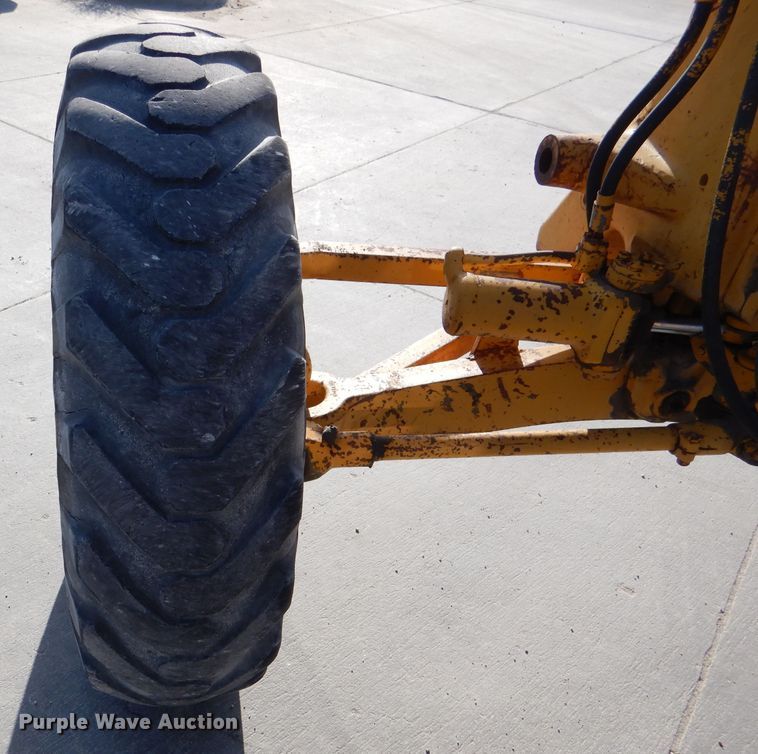 image for item DN5465 1969 Caterpillar 12F  rigid frame motor grader