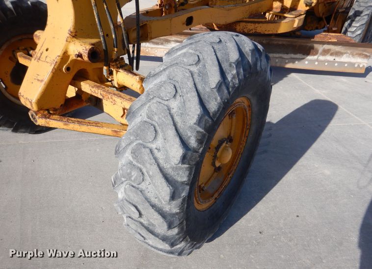 image for item DN5465 1969 Caterpillar 12F  rigid frame motor grader