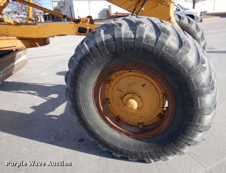 image for item DN5465 1969 Caterpillar 12F  rigid frame motor grader