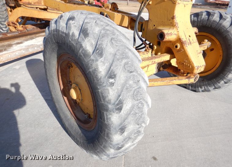 image for item DN5465 1969 Caterpillar 12F  rigid frame motor grader