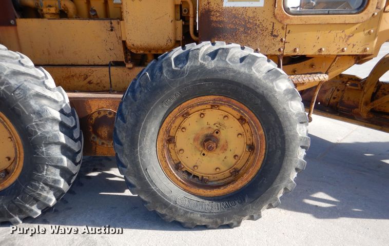 image for item DN5465 1969 Caterpillar 12F  rigid frame motor grader