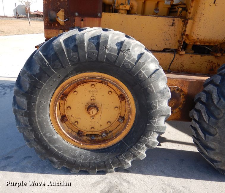 image for item DN5465 1969 Caterpillar 12F  rigid frame motor grader