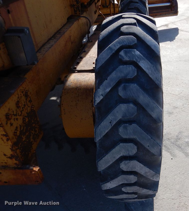 image for item DN5465 1969 Caterpillar 12F  rigid frame motor grader