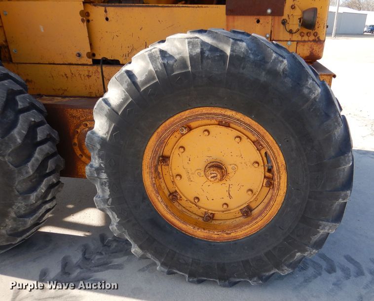 image for item DN5465 1969 Caterpillar 12F  rigid frame motor grader