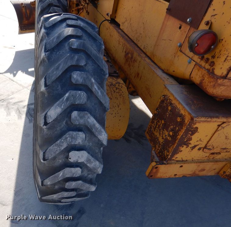 image for item DN5465 1969 Caterpillar 12F  rigid frame motor grader