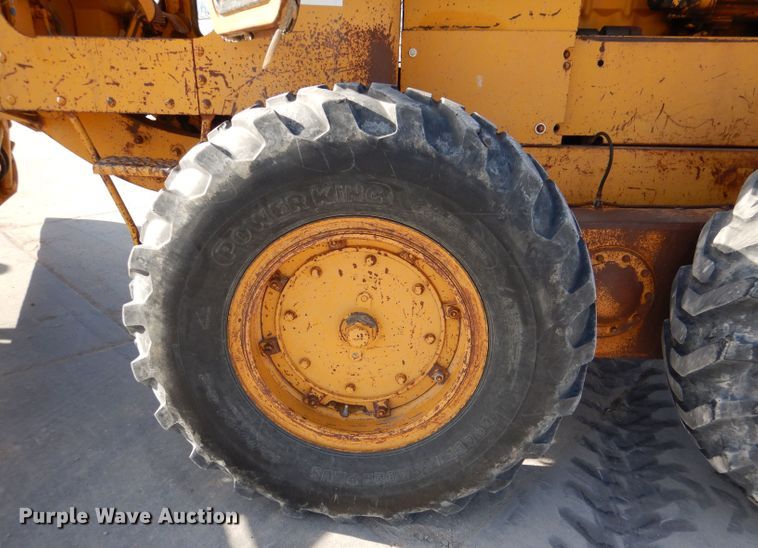 image for item DN5465 1969 Caterpillar 12F  rigid frame motor grader