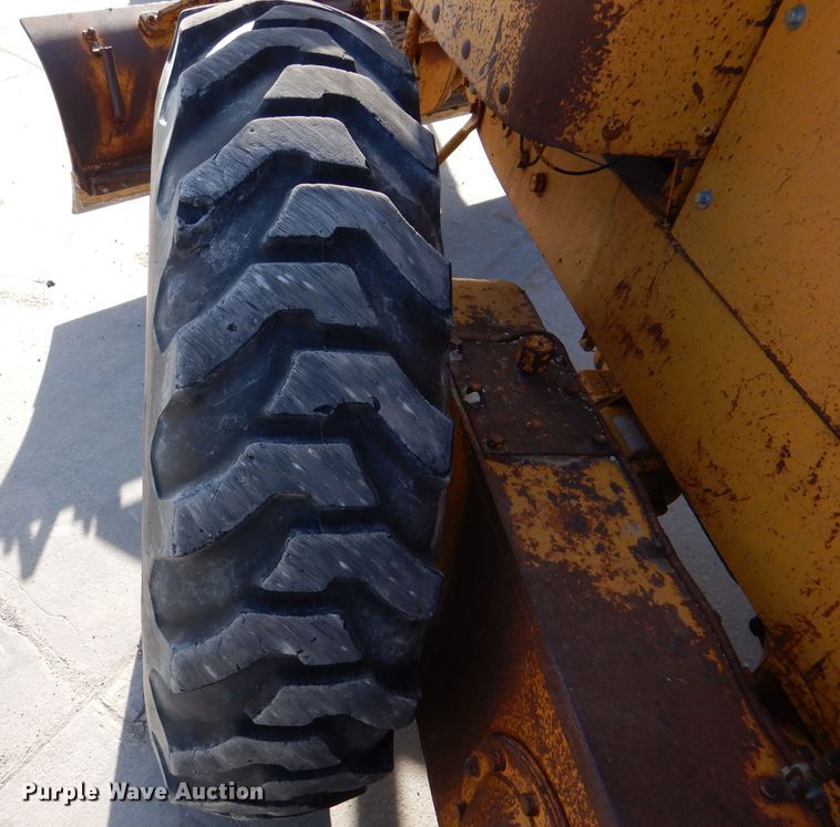 image for item DN5465 1969 Caterpillar 12F  rigid frame motor grader