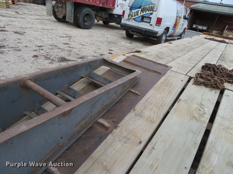 image for item DN7882 1988 Trail King TK40-2400  equipment trailer