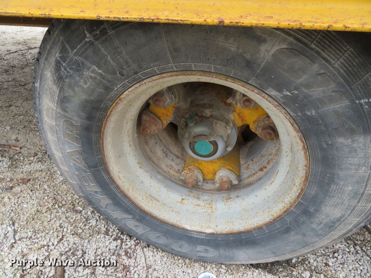 image for item DN7882 1988 Trail King TK40-2400  equipment trailer