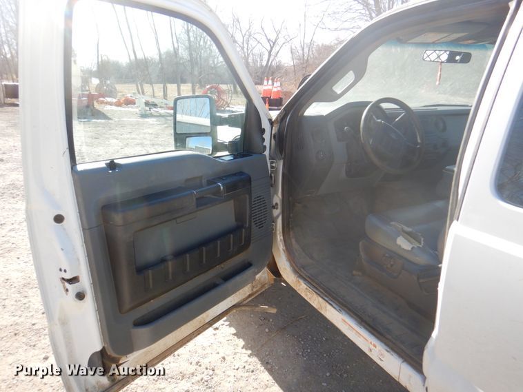 image for item DS5604 2012 Ford F550 Super Duty XL  flatbed truck