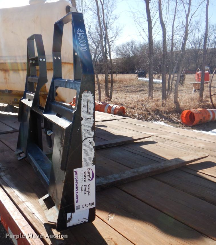 image for item DS5606 Woods 4400  48" L skid steer forks