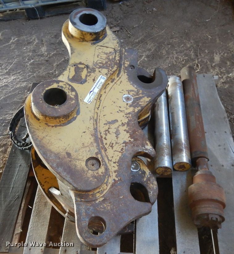image for item EY9784 Caterpillar 292-451  excavator quick attach