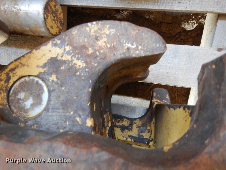 image for item EY9784 Caterpillar 292-451  excavator quick attach