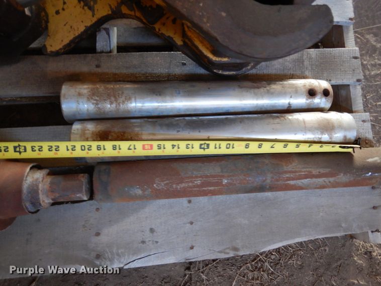 image for item EY9784 Caterpillar 292-451  excavator quick attach