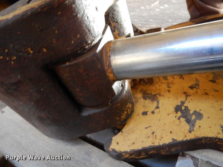 image for item EY9784 Caterpillar 292-451  excavator quick attach