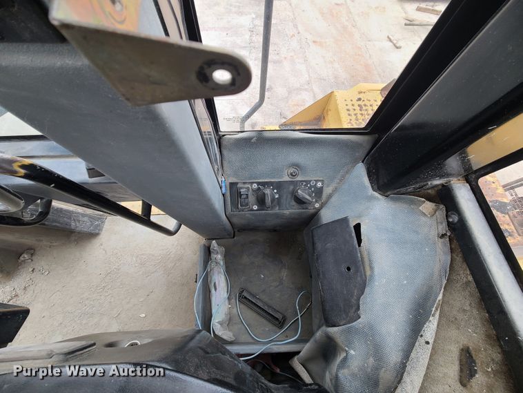 image for item GB9207 1999 Caterpillar 980G  wheel loader