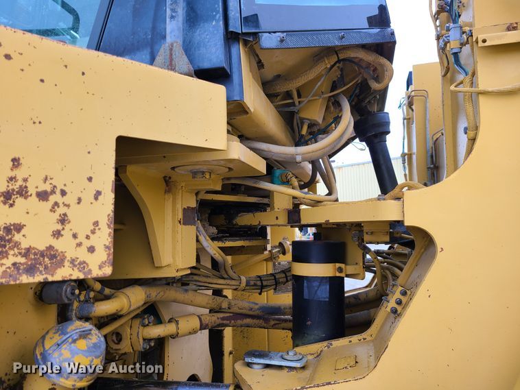 image for item GB9207 1999 Caterpillar 980G  wheel loader