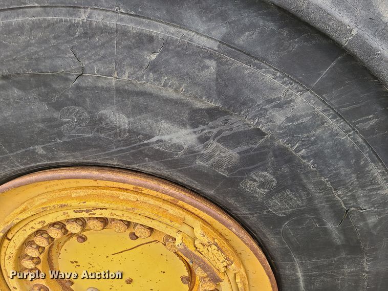 image for item GB9207 1999 Caterpillar 980G  wheel loader