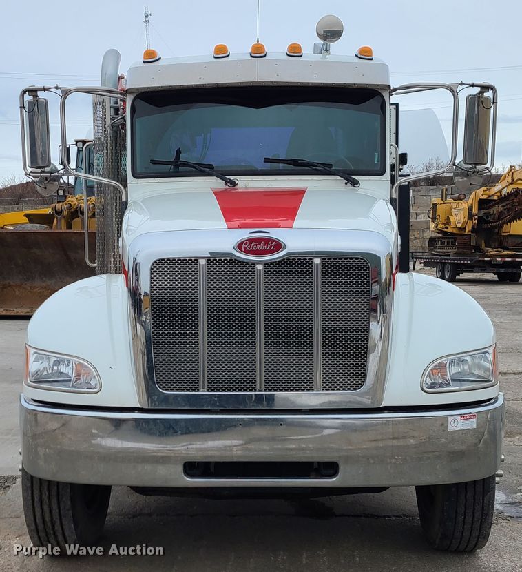 image for item GB9209 2016 Peterbilt 337  utility / service truck