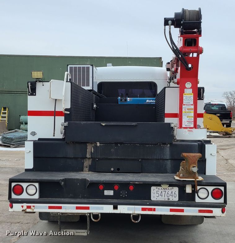 image for item GB9209 2016 Peterbilt 337  utility / service truck