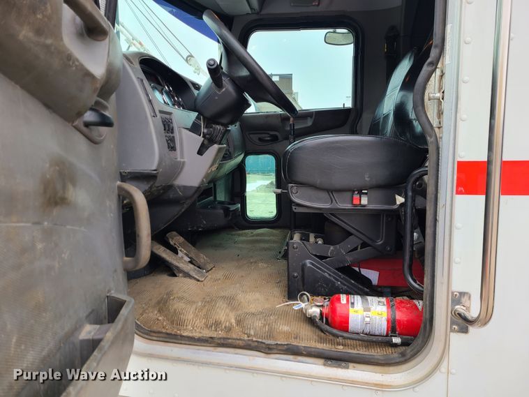 image for item GB9209 2016 Peterbilt 337  utility / service truck