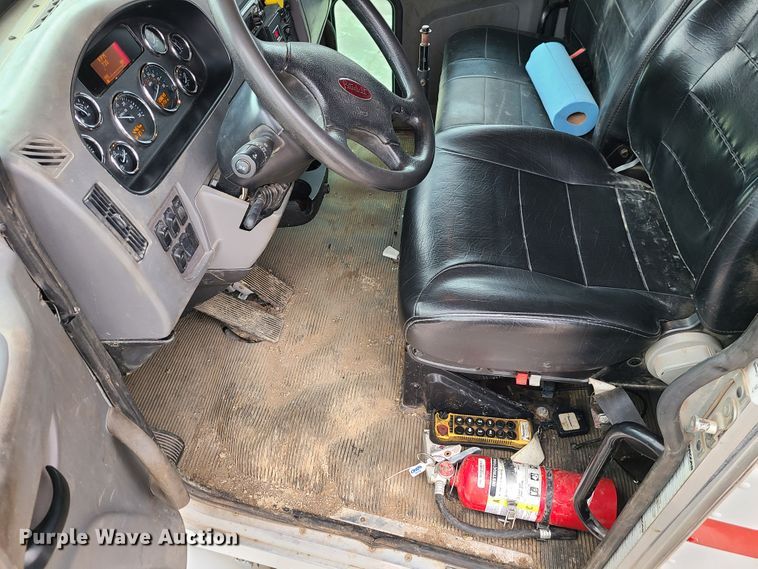 image for item GB9209 2016 Peterbilt 337  utility / service truck