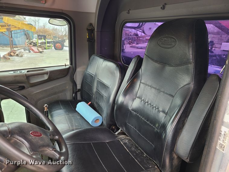 image for item GB9209 2016 Peterbilt 337  utility / service truck