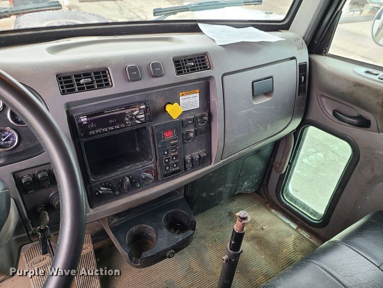 image for item GB9209 2016 Peterbilt 337  utility / service truck