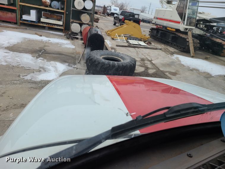 image for item GB9209 2016 Peterbilt 337  utility / service truck