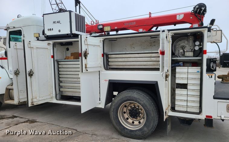 image for item GB9209 2016 Peterbilt 337  utility / service truck