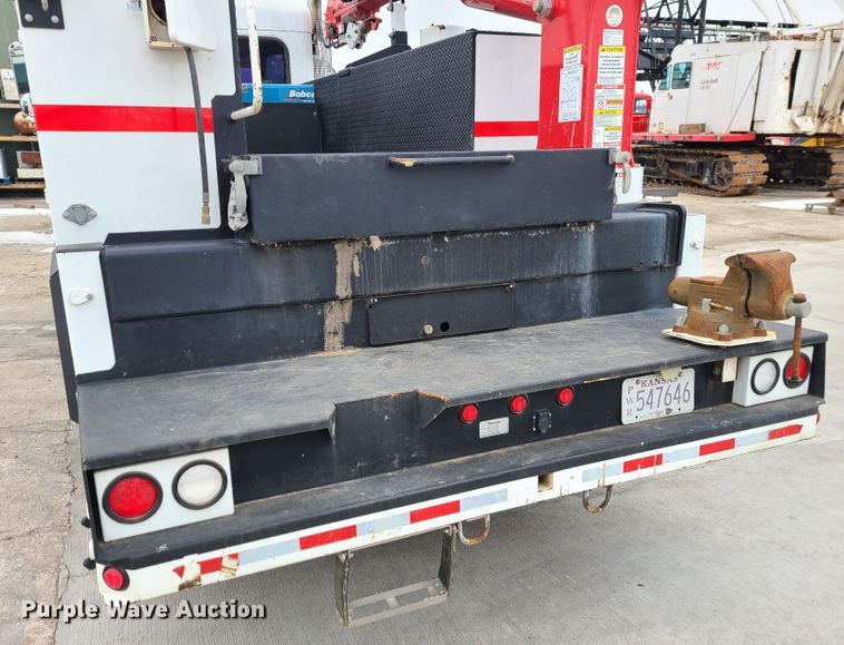 image for item GB9209 2016 Peterbilt 337  utility / service truck