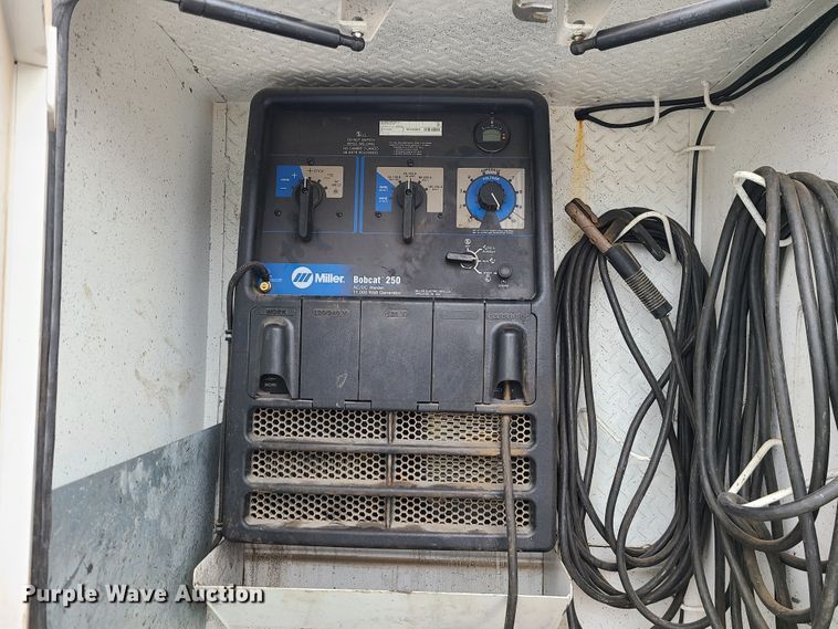 image for item GB9209 2016 Peterbilt 337  utility / service truck