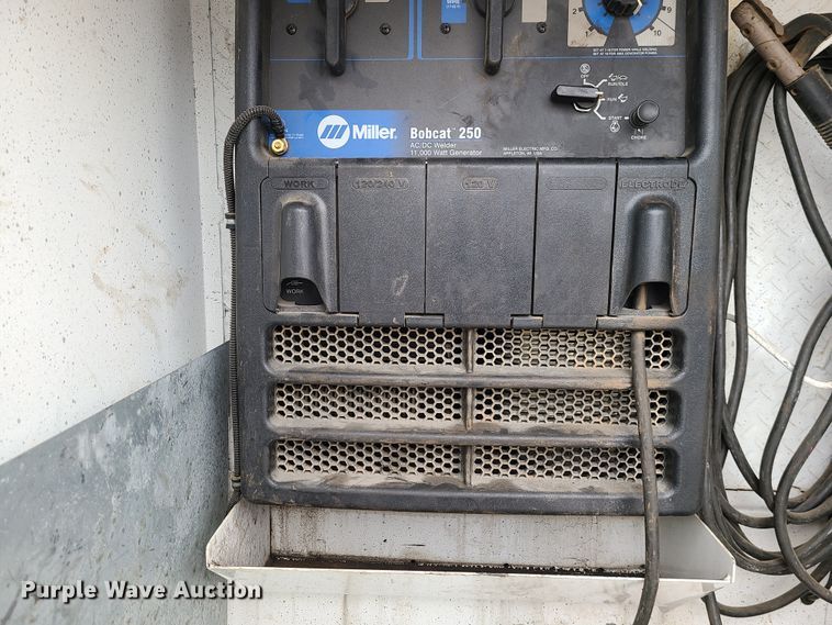 image for item GB9209 2016 Peterbilt 337  utility / service truck