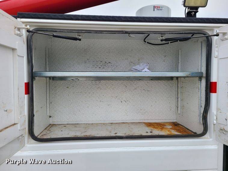 image for item GB9209 2016 Peterbilt 337  utility / service truck