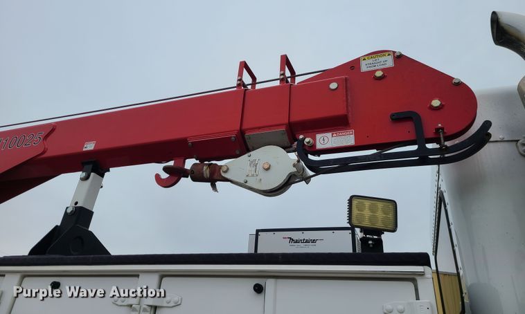 image for item GB9209 2016 Peterbilt 337  utility / service truck