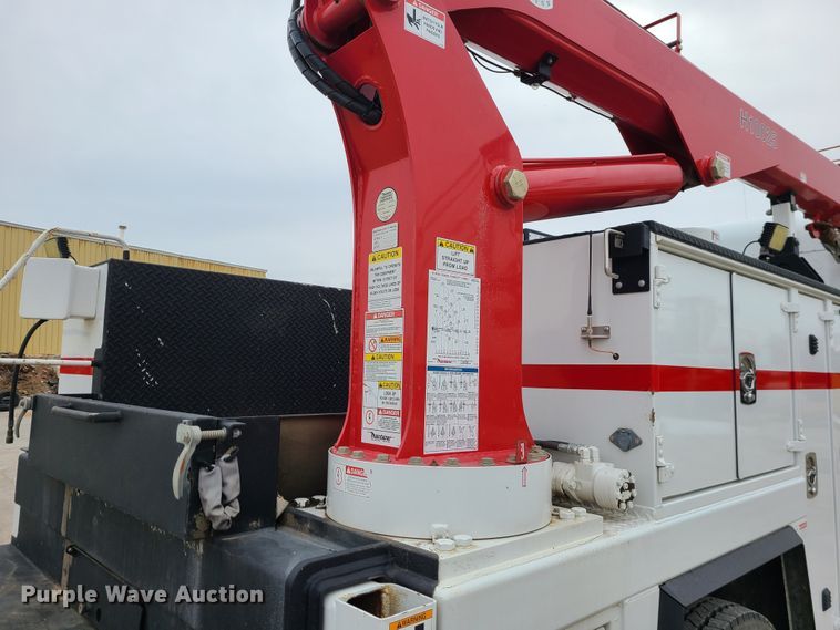 image for item GB9209 2016 Peterbilt 337  utility / service truck