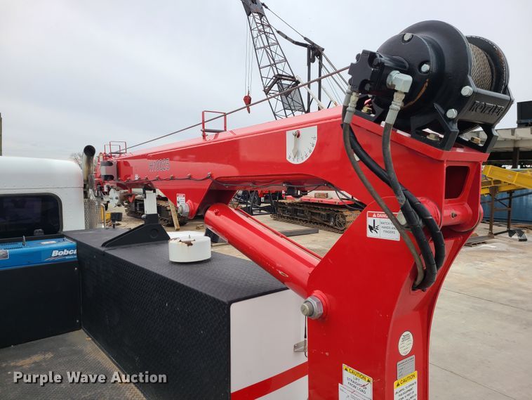 image for item GB9209 2016 Peterbilt 337  utility / service truck