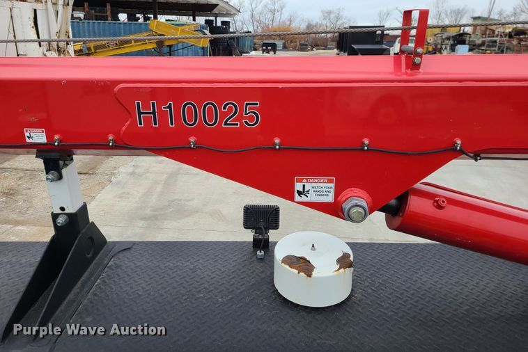 image for item GB9209 2016 Peterbilt 337  utility / service truck