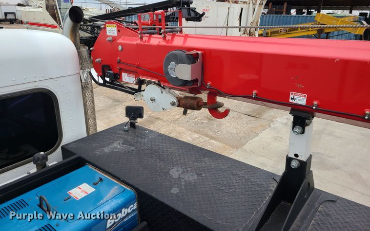 image for item GB9209 2016 Peterbilt 337  utility / service truck