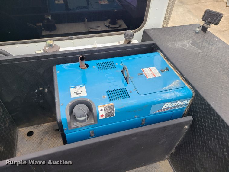 image for item GB9209 2016 Peterbilt 337  utility / service truck